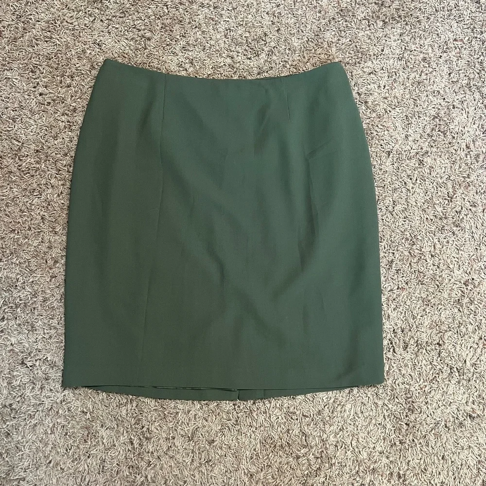Jones Studio Olive Green Pencil Skirt | Size 18W | Lined Work Skirt